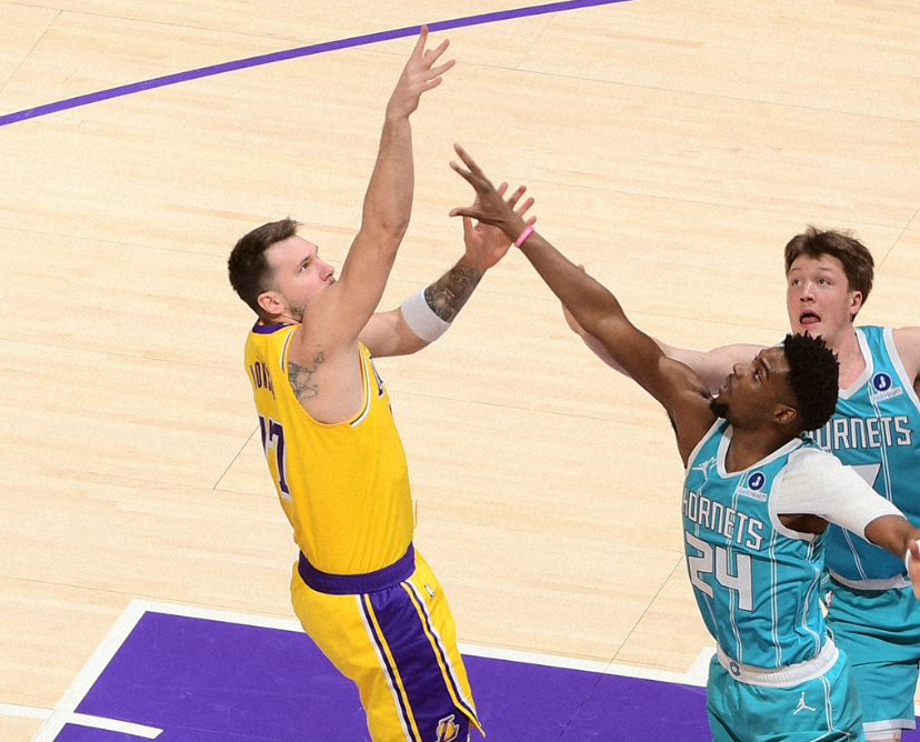 OD体育官方-爆冷！湖人18分惨败鱼腩黄蜂，东契奇39分，球队有三个问题难解决